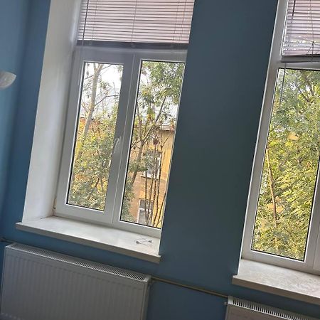 Apartamento Біля Залізничного Вокзалу Вулиця Олени Степанівни 33Б Leópolis Exterior foto