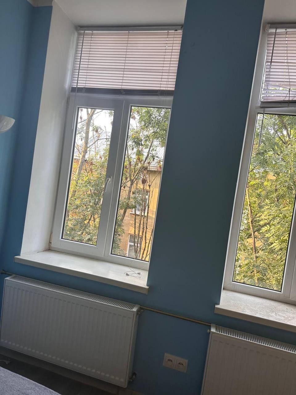 Apartamento Біля Залізничного Вокзалу Вулиця Олени Степанівни 33Б Leópolis Exterior foto